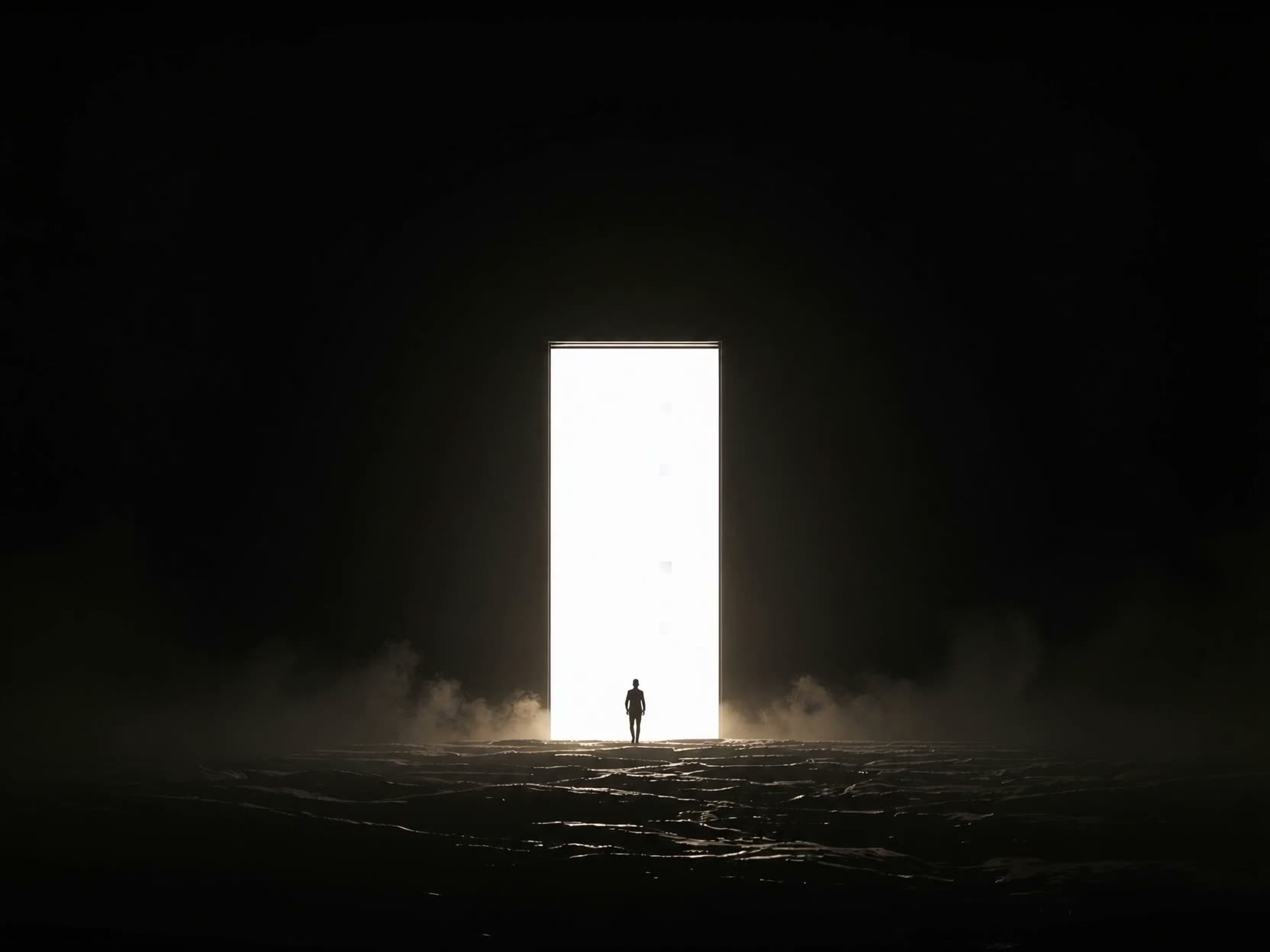 Um homem solitário caminha em direção a uma porta iluminada em um ambiente escuro e nebuloso.