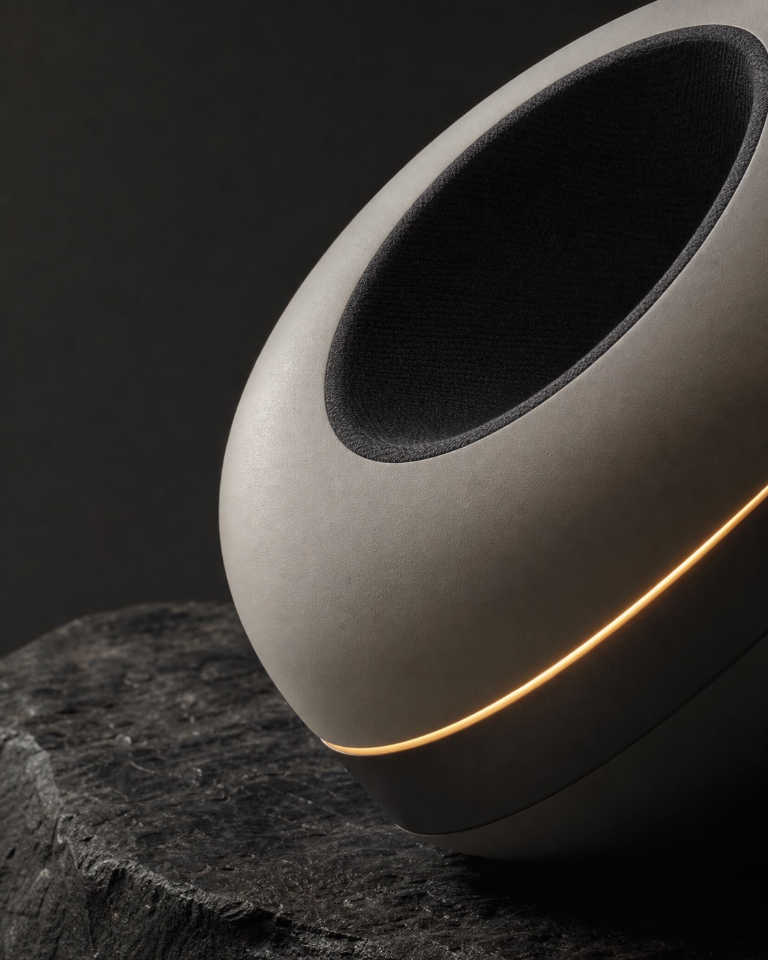 Close view of ECHO/01 ceramic shell and amber light seam